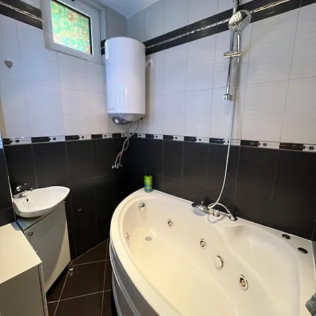 Cozy 1bdr With Jacuzzi And Wifi Near Vitosha Blvd Sofia